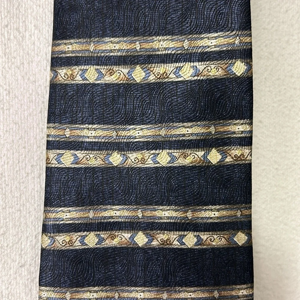 Van-Heusen Silk Men’s Ties (3) Black Blue Gray Cream Neutrals Perfect Condition